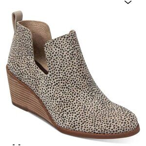 Tom’s Kallie Wedge Mini Cheetah Suede Bootie Size 9